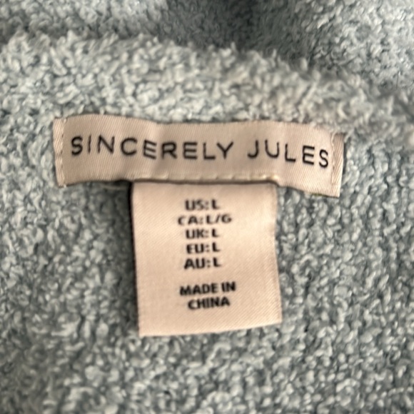 Blue sweater - Picture 3 of 3